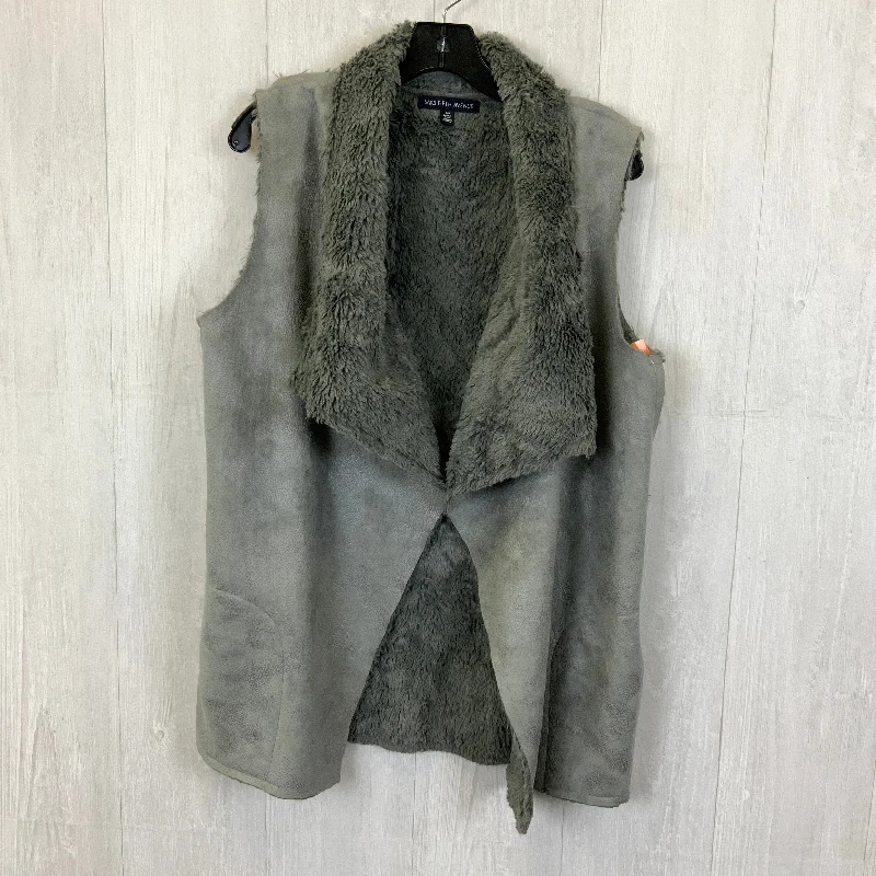 Vest Faux Fur & Sherpa By Saks Fifth Avenue In Grey, Size: S